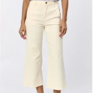 Audrey Cropped Wheat