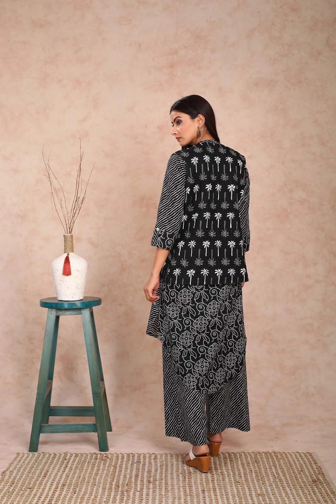Black & White Bandhini Print Quilted Jacket UCJ0003