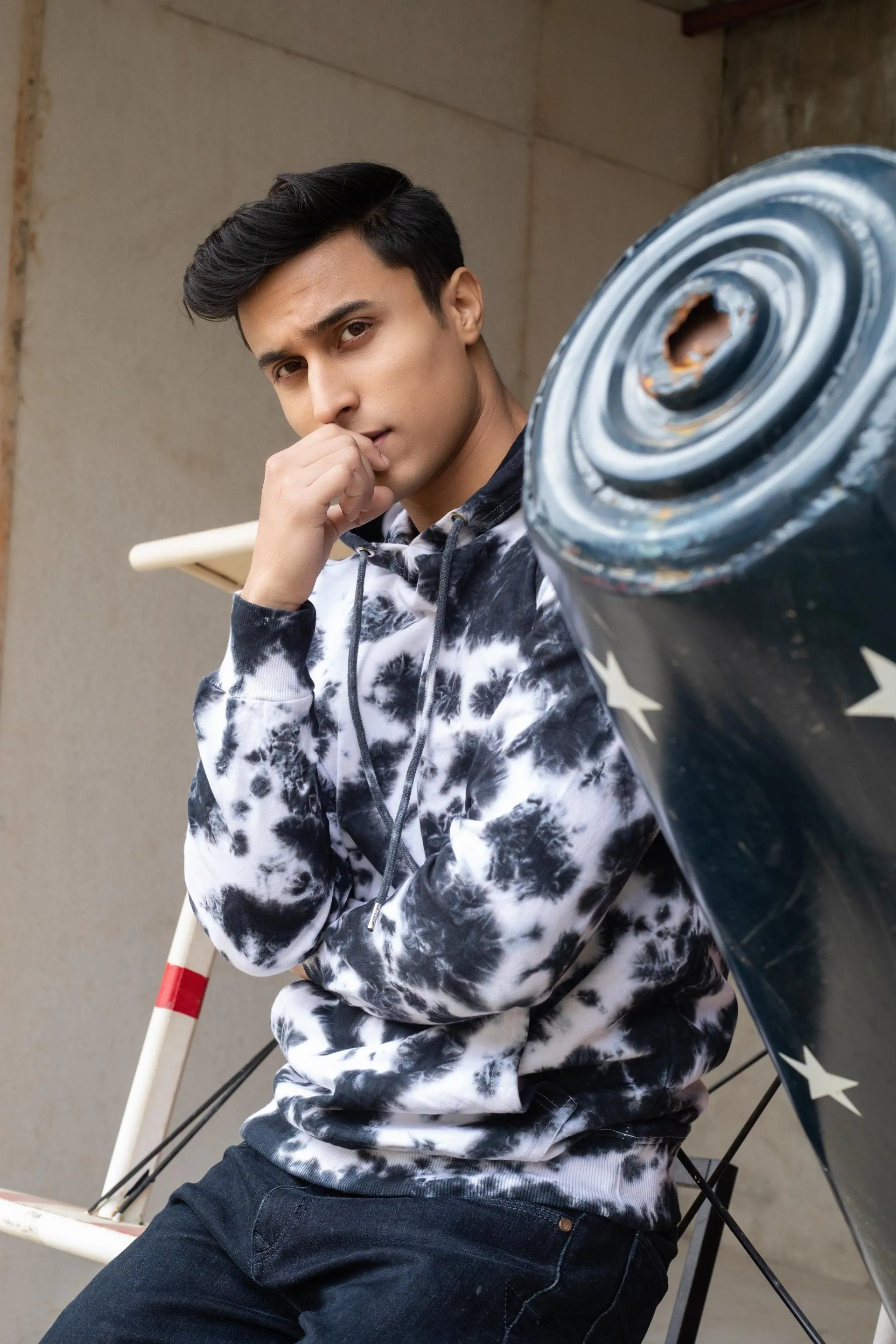 Firangi Yarn Super Soft Cotton Tie&Dye Black and White Ombre Hoodie With Kangaroo Pockets