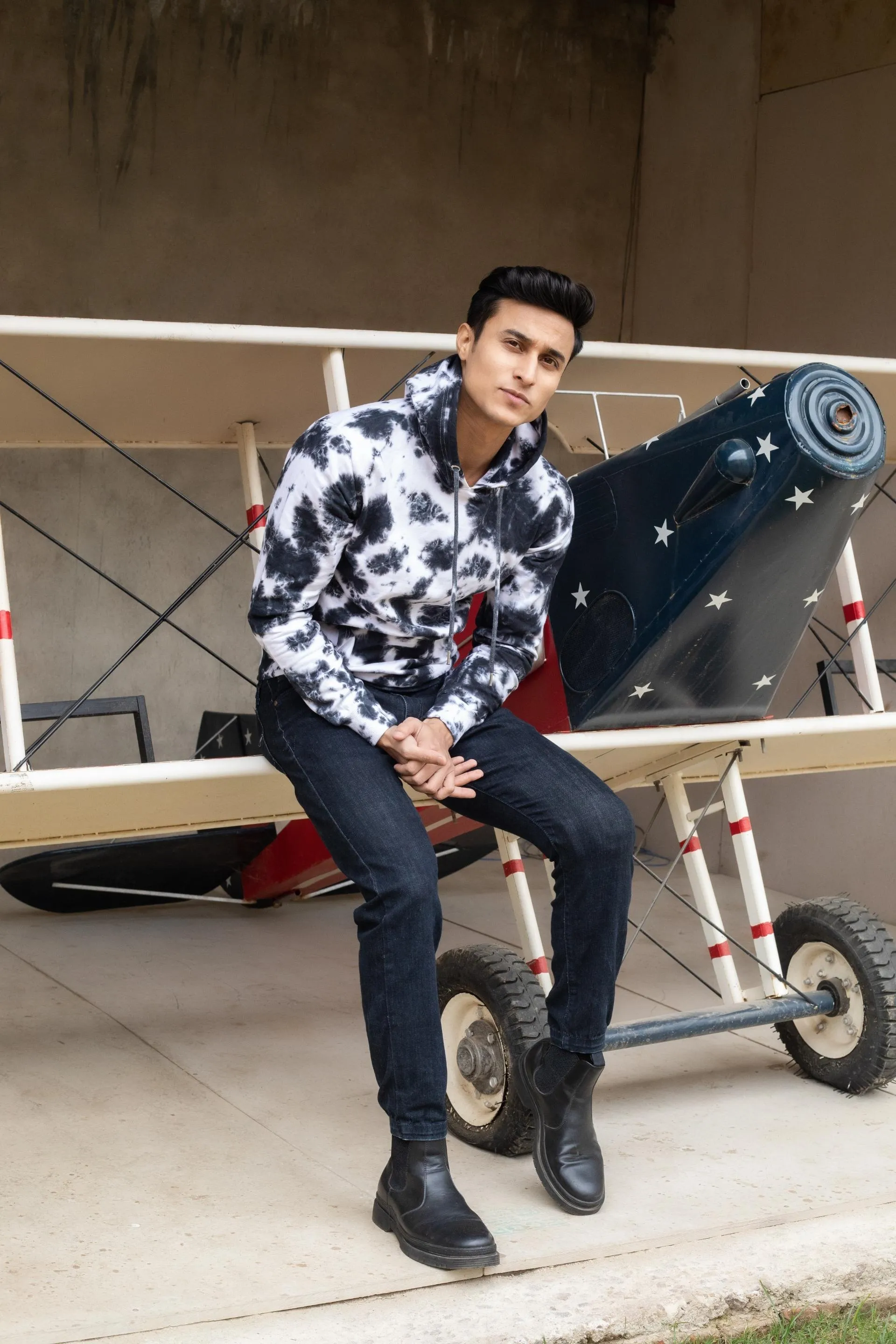 Firangi Yarn Super Soft Cotton Tie&Dye Black and White Ombre Hoodie With Kangaroo Pockets
